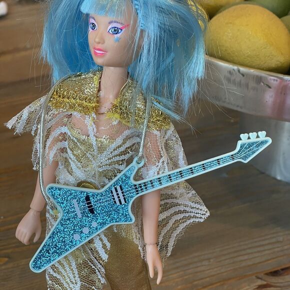 Jem And The Holograms Aja Doll Guitar Stand Music Is Magic Outfit Shoes Comb - Picture 6 of 13